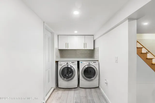 a view of kitchen with washer and dryer