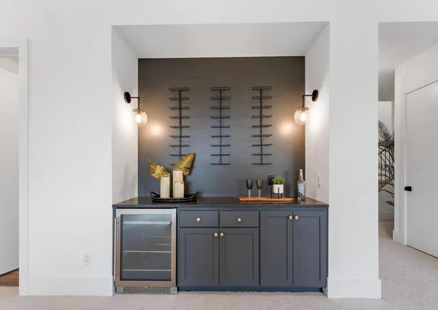 $1,636,341 | Xxx3 Xxx3 Timberland Trail, Eden Prairie, MN 55347