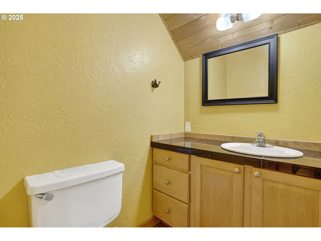 $400,000 | 903 South McLoughlin Boulevard, Unit C, Oregon City, OR 97045