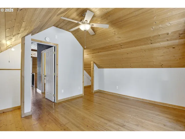 $400,000 | 903 South McLoughlin Boulevard, Unit C, Oregon City, OR 97045