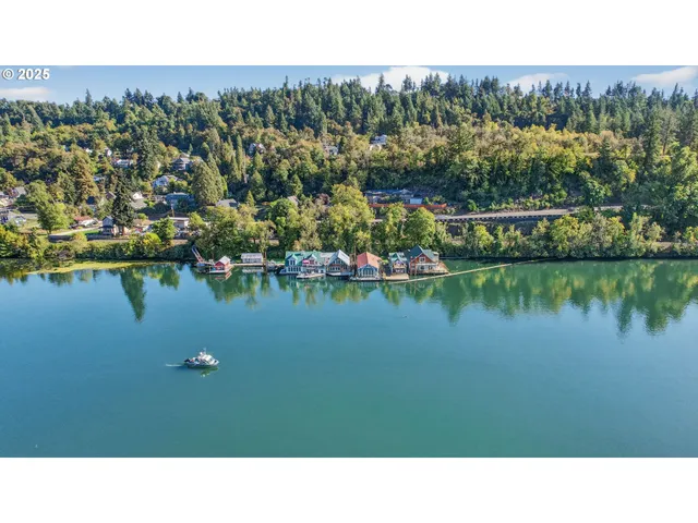 $400,000 | 903 South McLoughlin Boulevard, Unit C, Oregon City, OR 97045