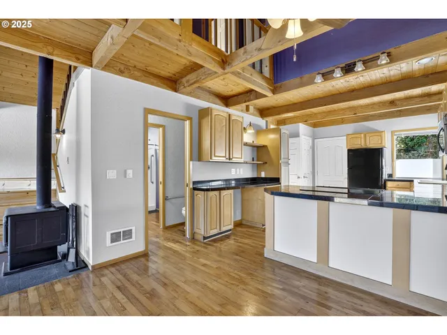 $400,000 | 903 South McLoughlin Boulevard, Unit C, Oregon City, OR 97045