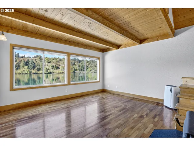 $400,000 | 903 South McLoughlin Boulevard, Unit C, Oregon City, OR 97045