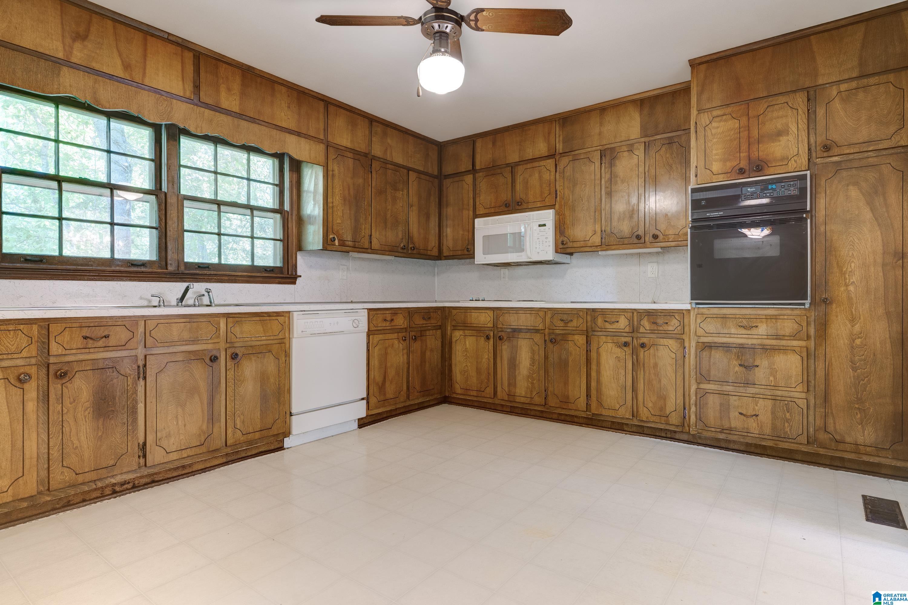 2327 Deerwood Road Birmingham, AL 35216 - Photo 12 of 32