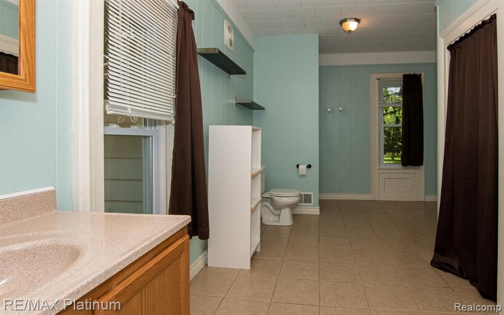 2880 Pingree Road Howell, MI 48843 - Photo 15 of 35