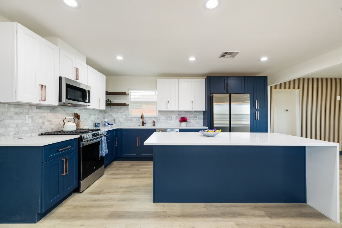 1003 Claxton Street Houston, TX 77087 - Photo 13 of 39 Kitchen w/ large island