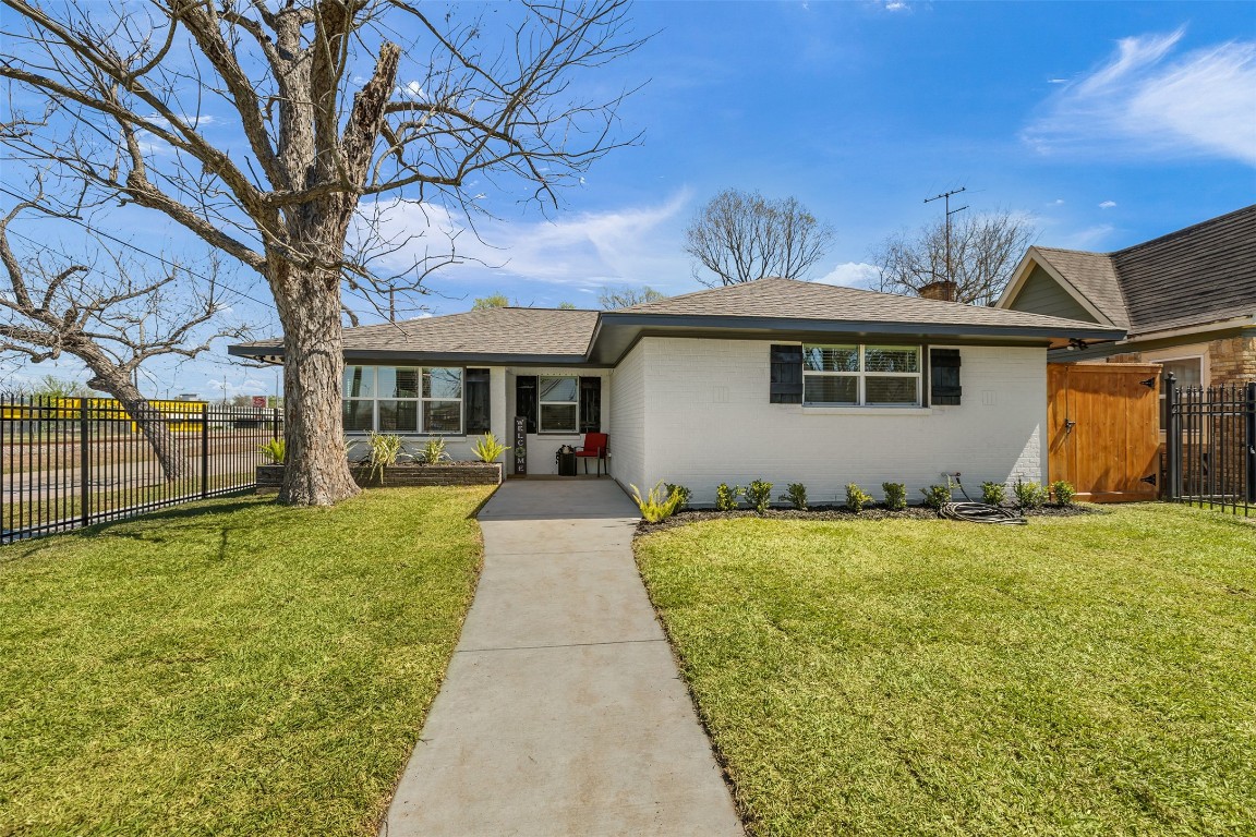 1003 Claxton Street Houston, TX 77087 - Photo 2 of 39 Inside the rod iron fence