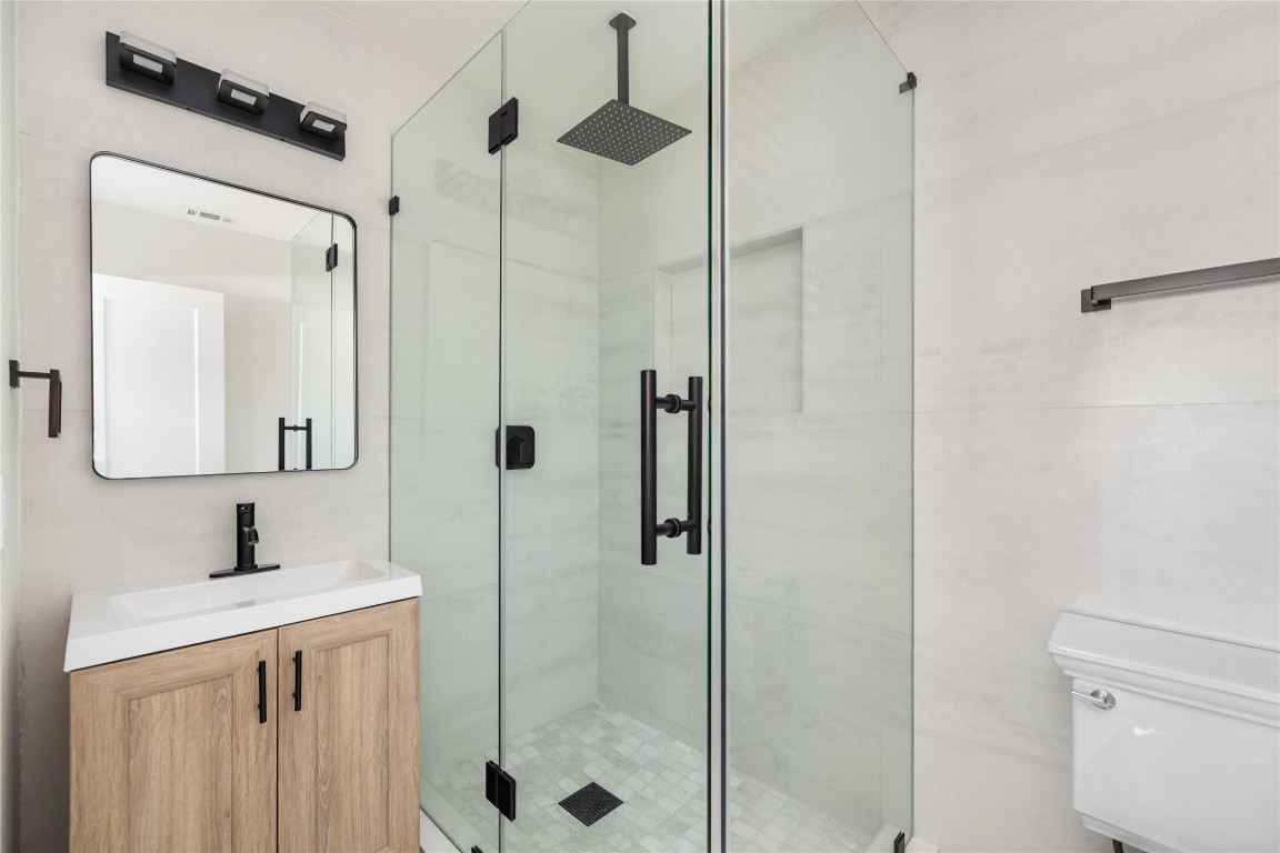 1003 Claxton Street Houston, TX 77087 - Photo 24 of 39 Primary Bathroom