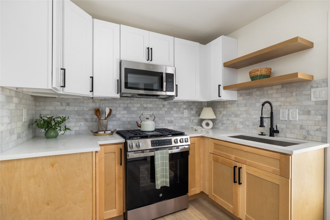 1003 Claxton Street Houston, TX 77087 - Photo 30 of 39 Casita Kitchen