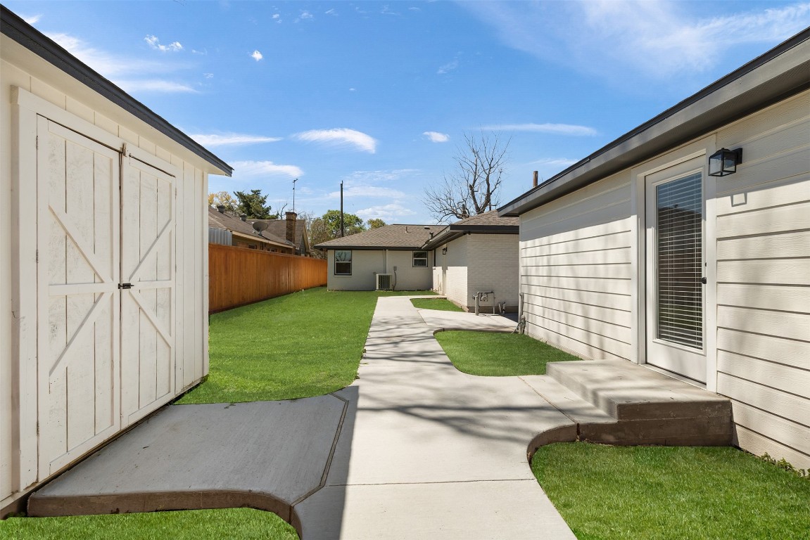 1003 Claxton Street Houston, TX 77087 - Photo 34 of 39 Backyard sidewalk between house and Casita