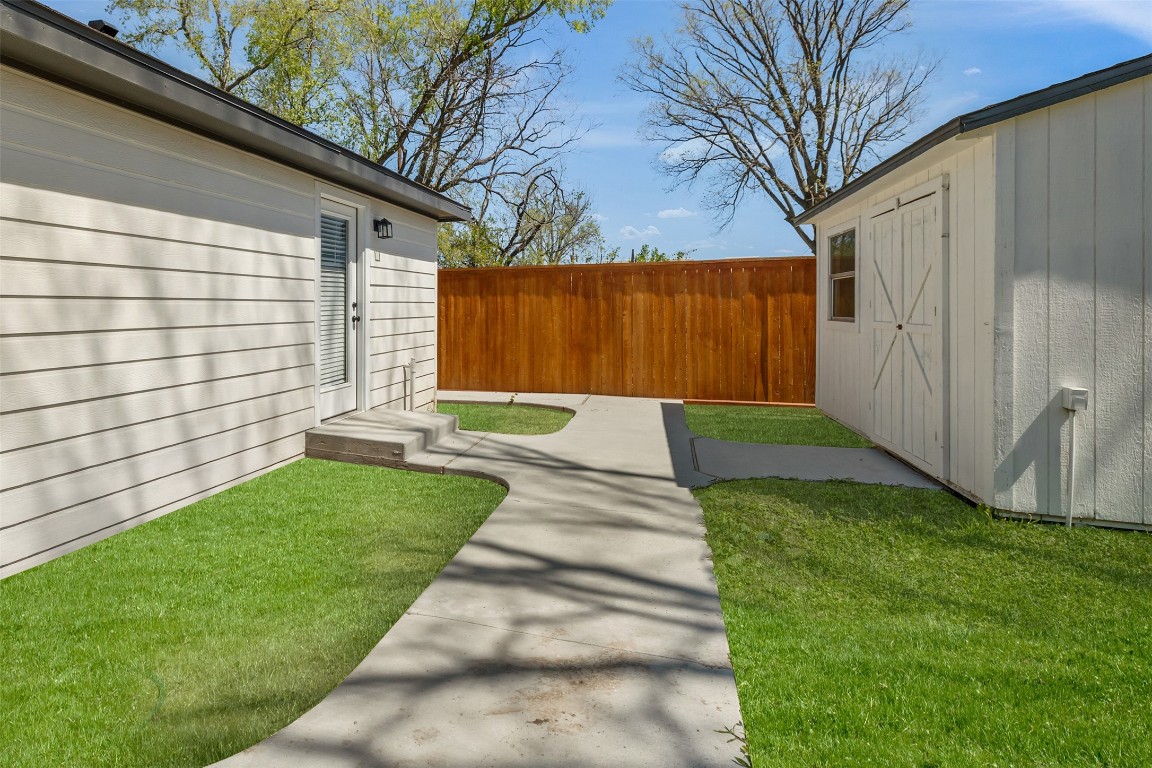 1003 Claxton Street Houston, TX 77087 - Photo 35 of 39 Backyard sidewalk between house and Casita