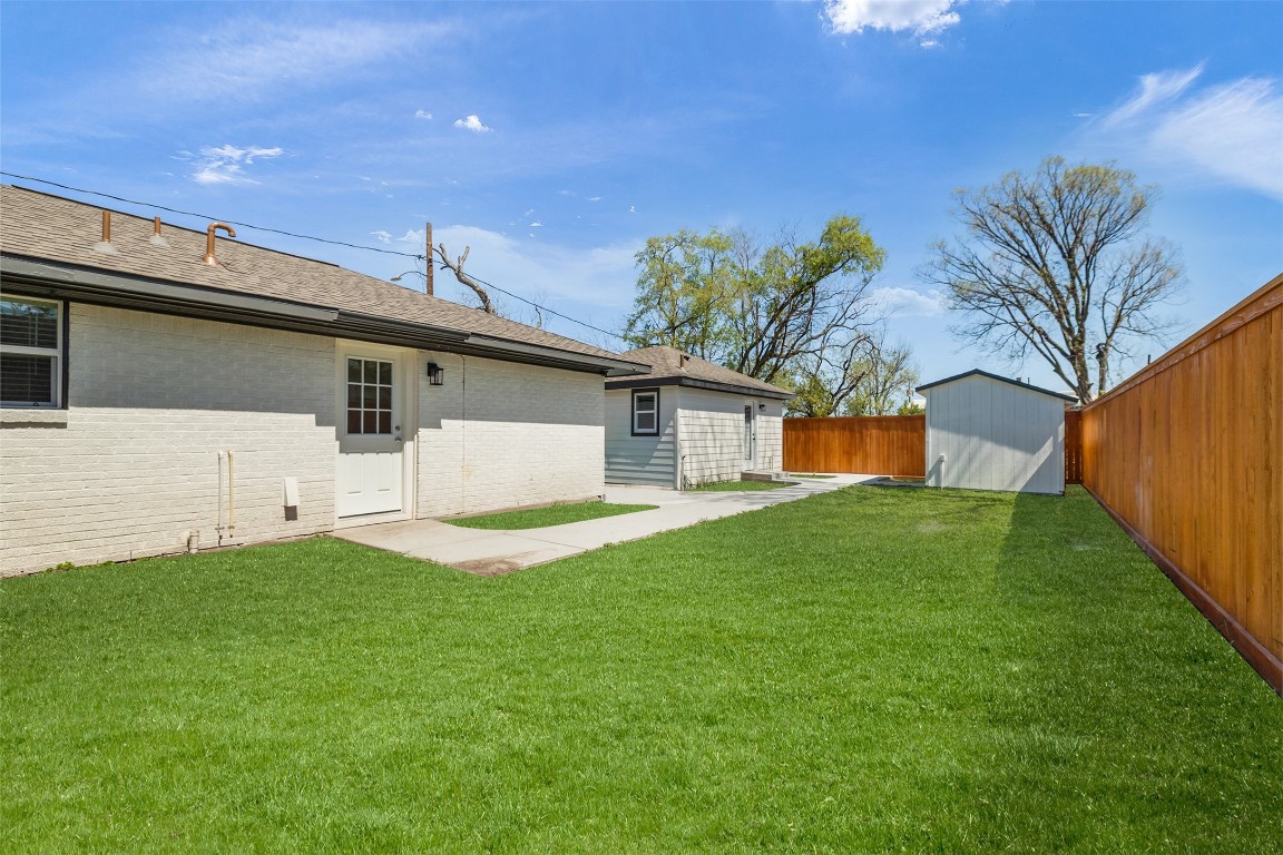 1003 Claxton Street Houston, TX 77087 - Photo 37 of 39 Backyard