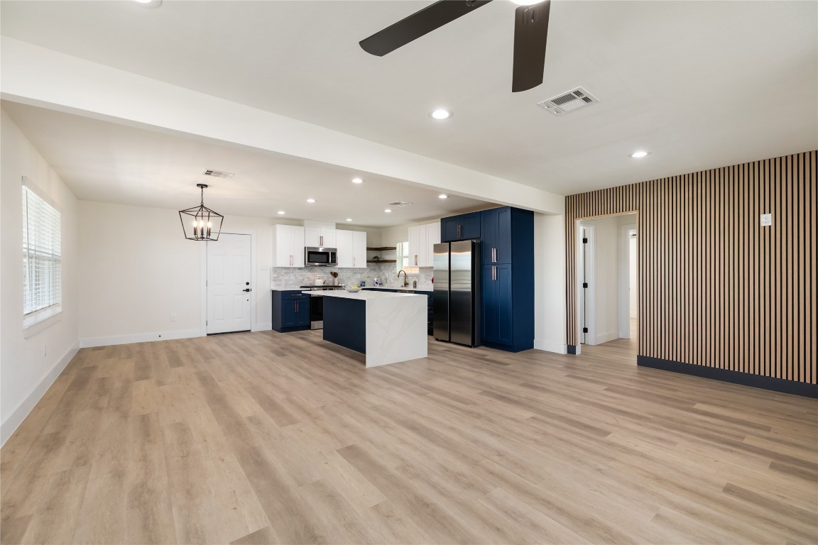 1003 Claxton Street Houston, TX 77087 - Photo 4 of 39 From the entry