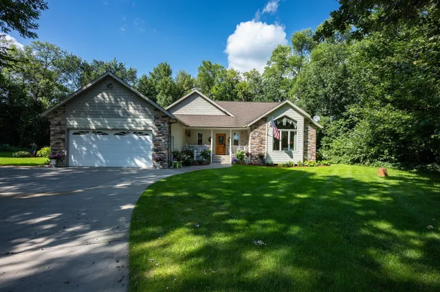 $799,900 | 8612 South Union Lake Drive Southeast, Alexandria, MN 56308