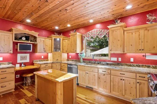 $799,900 | 8612 South Union Lake Drive Southeast, Alexandria, MN 56308