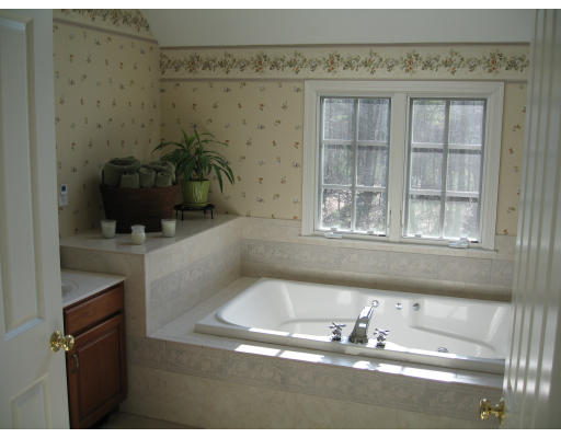 16 Juniper Road Upton, MA 01568 - Photo 13 of 14 Gallery Image 13