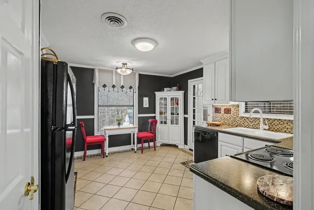 $385,000 | 225 Hickory Hill Drive, Dover, TN 37058