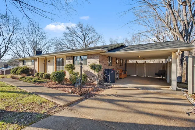 $385,000 | 225 Hickory Hill Drive, Dover, TN 37058