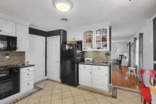 $385,000 | 225 Hickory Hill Drive, Dover, TN 37058