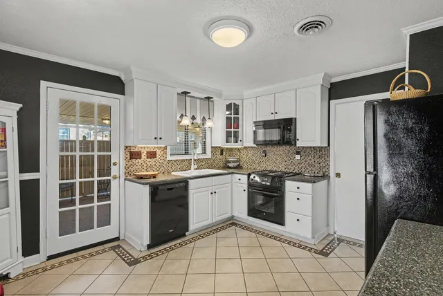 $385,000 | 225 Hickory Hill Drive, Dover, TN 37058