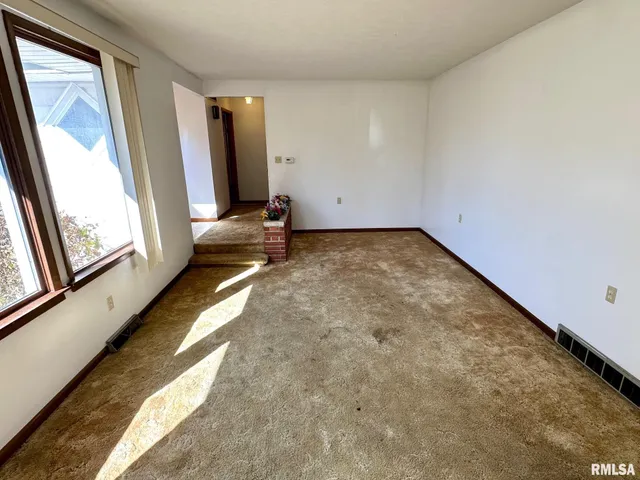 $122,000 | 1492 Passavant Drive, Jacksonville, IL 62650