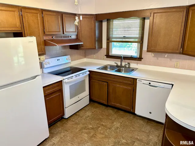 $122,000 | 1492 Passavant Drive, Jacksonville, IL 62650