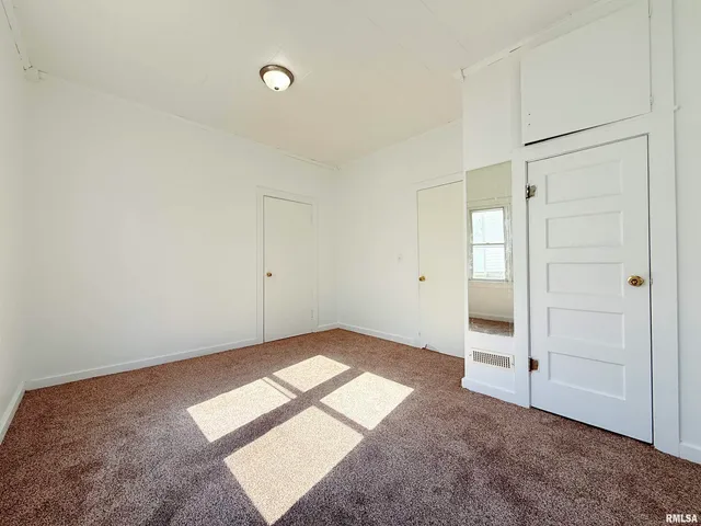 $69,900 | 123 West College Street, Harrisburg, IL 62946