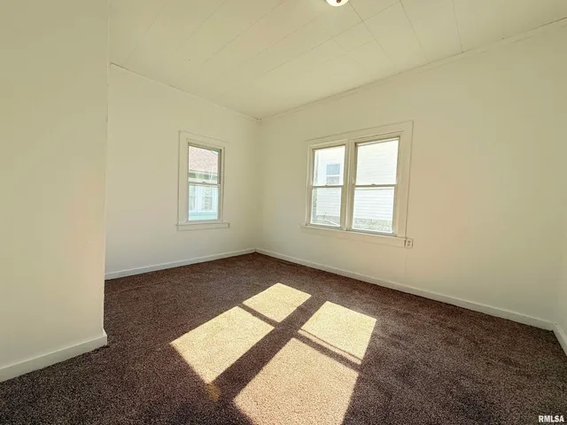 $69,900 | 123 West College Street, Harrisburg, IL 62946