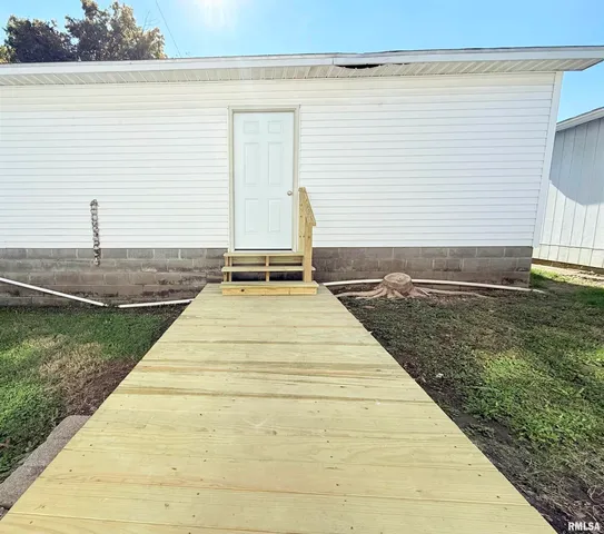 $69,900 | 123 West College Street, Harrisburg, IL 62946