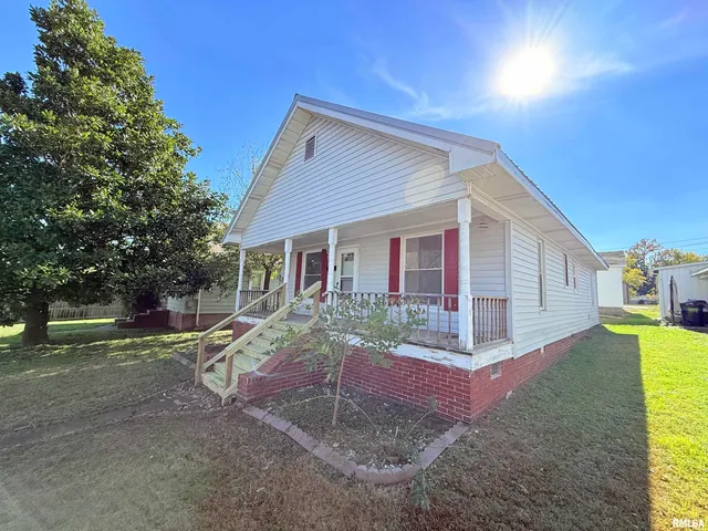 $69,900 | 123 West College Street, Harrisburg, IL 62946