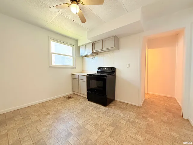 $69,900 | 123 West College Street, Harrisburg, IL 62946