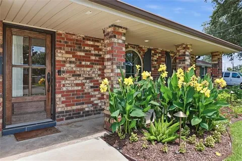 $349,500 | 5024 Jeannette Drive, Metairie, LA 70003