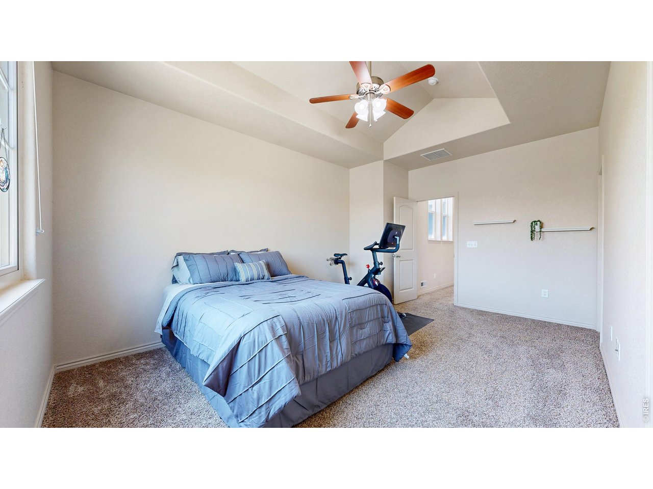 4672 West 20th Road, Unit 413 Greeley, CO 80634 - Photo 25 of 37 a living room with a bed furniture and a ceiling fan