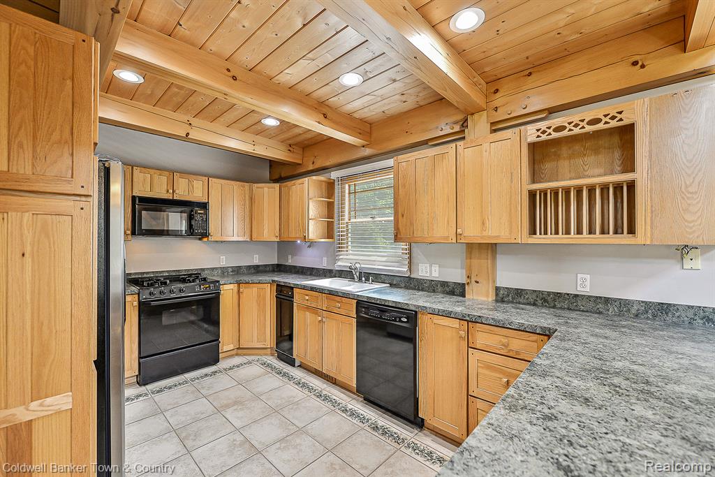 1550 Dutcher Road Howell, MI 48843 - Photo 17 of 77