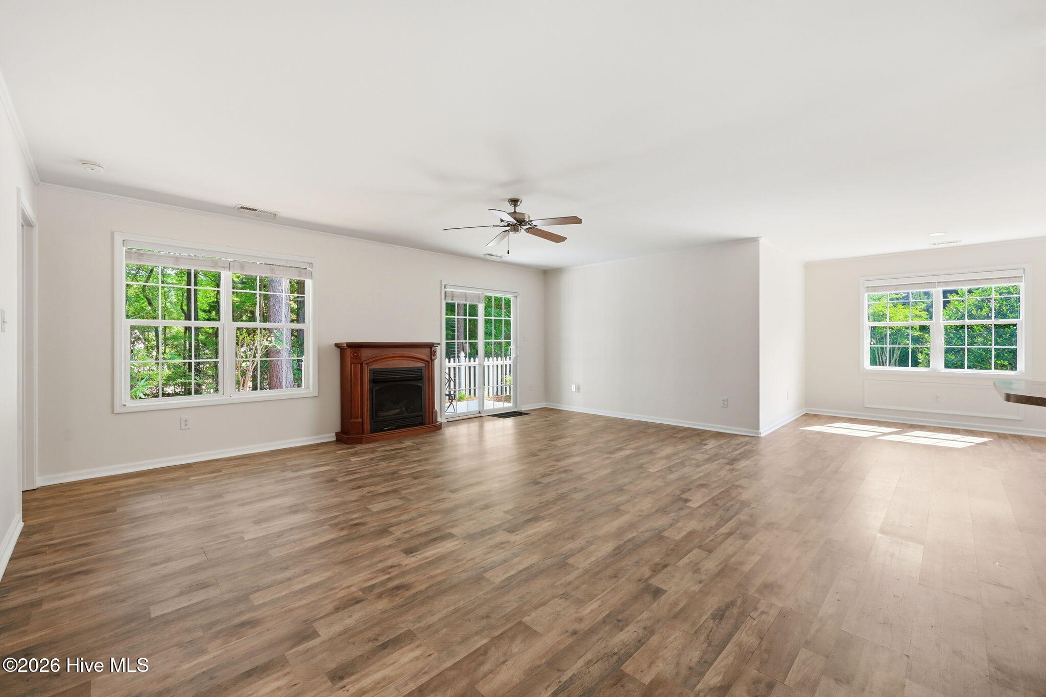 702 Hummingbird South Swansboro, NC 28584 - Photo 10 of 34 Large living room