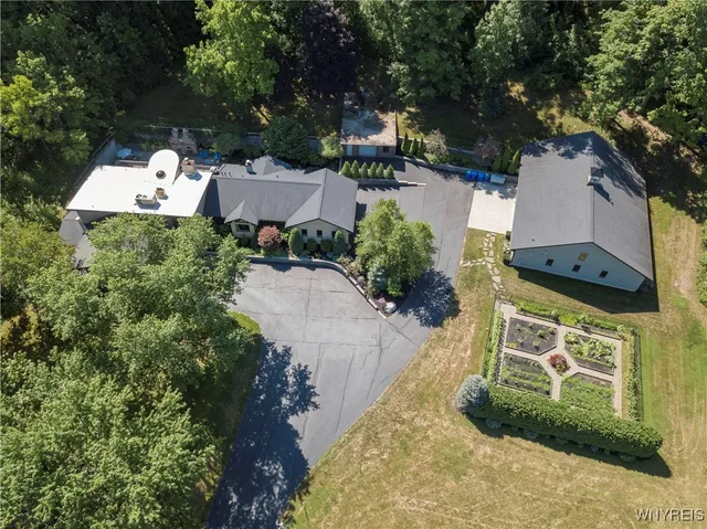 $1,400,000 | 1650 Ridge Road, Lewiston, NY 14092