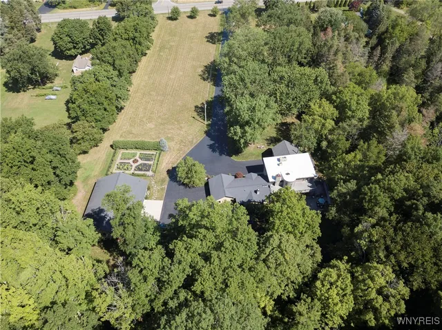 $1,400,000 | 1650 Ridge Road, Lewiston, NY 14092