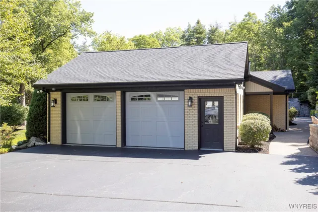 $1,400,000 | 1650 Ridge Road, Lewiston, NY 14092