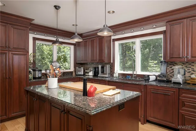 $1,400,000 | 1650 Ridge Road, Lewiston, NY 14092