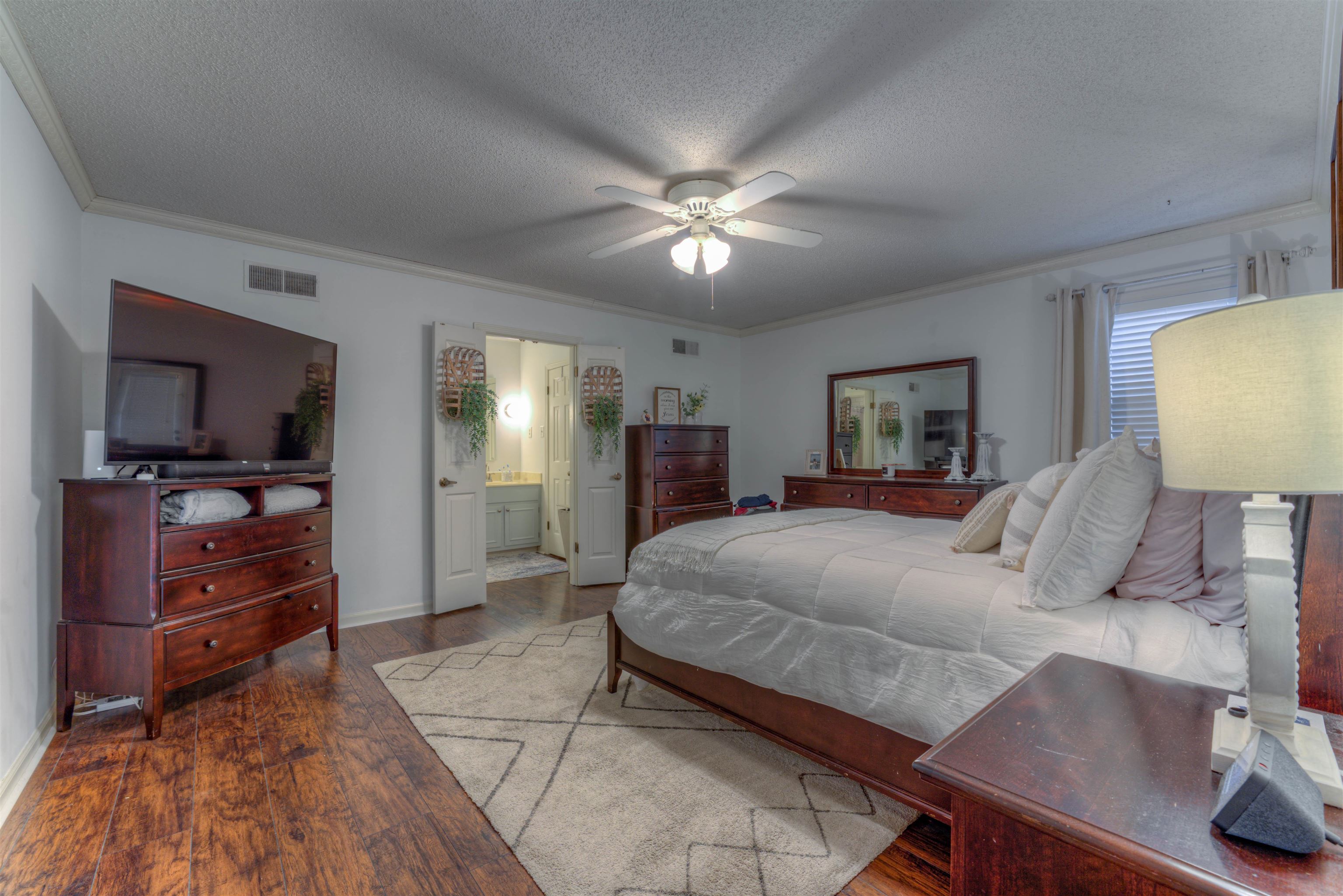 7099 Crestridge Road Memphis, TN 38119 - Photo 11 of 25 Large en suite with walk-in closet