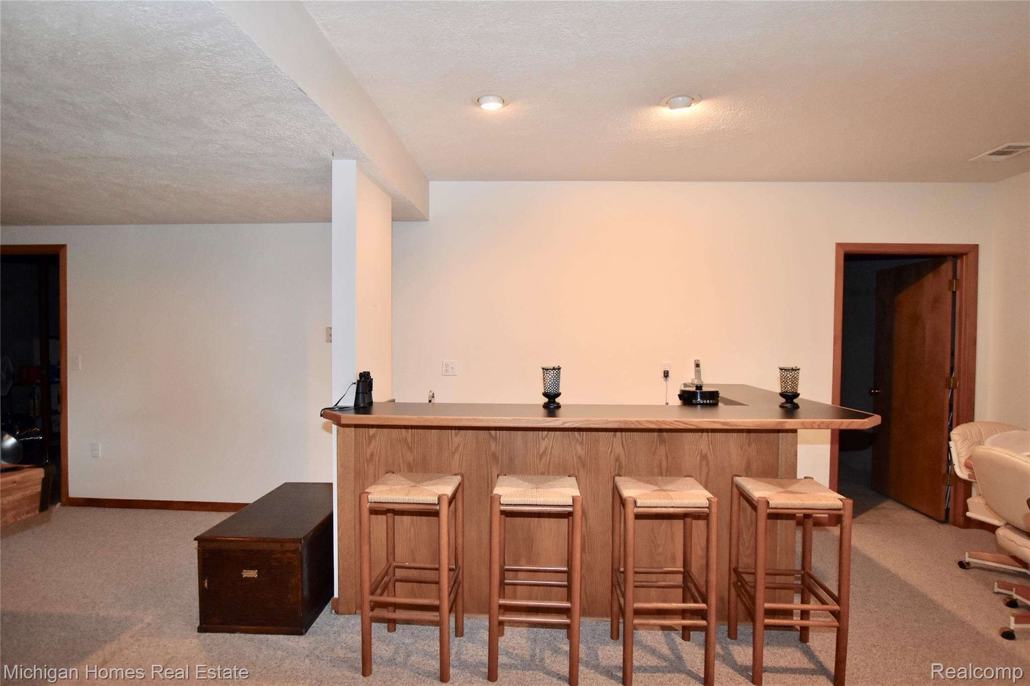16281 Worden Road Holly, MI 48442 - Photo 27 of 37 Wet bar
