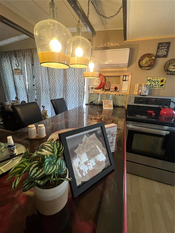 1005 Whitehurst Road, Unit 92 Plant City, FL 33563 - Photo 11 of 29 a living room with furniture and a table