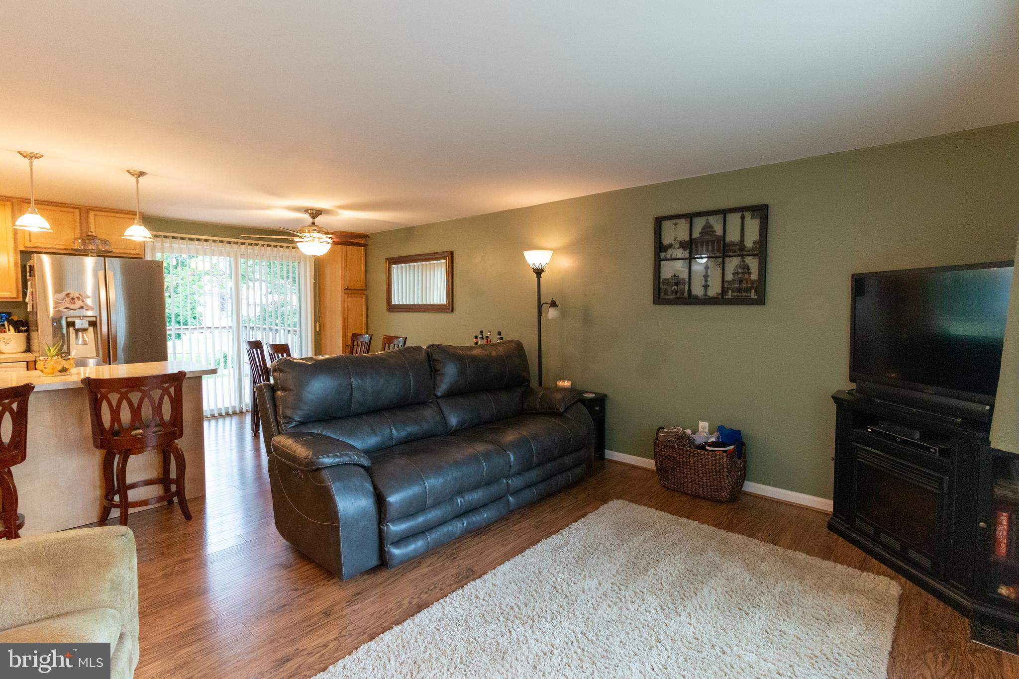 208 Homevale Road Reisterstown, MD 21136 - Photo 17 of 64 Living Room
