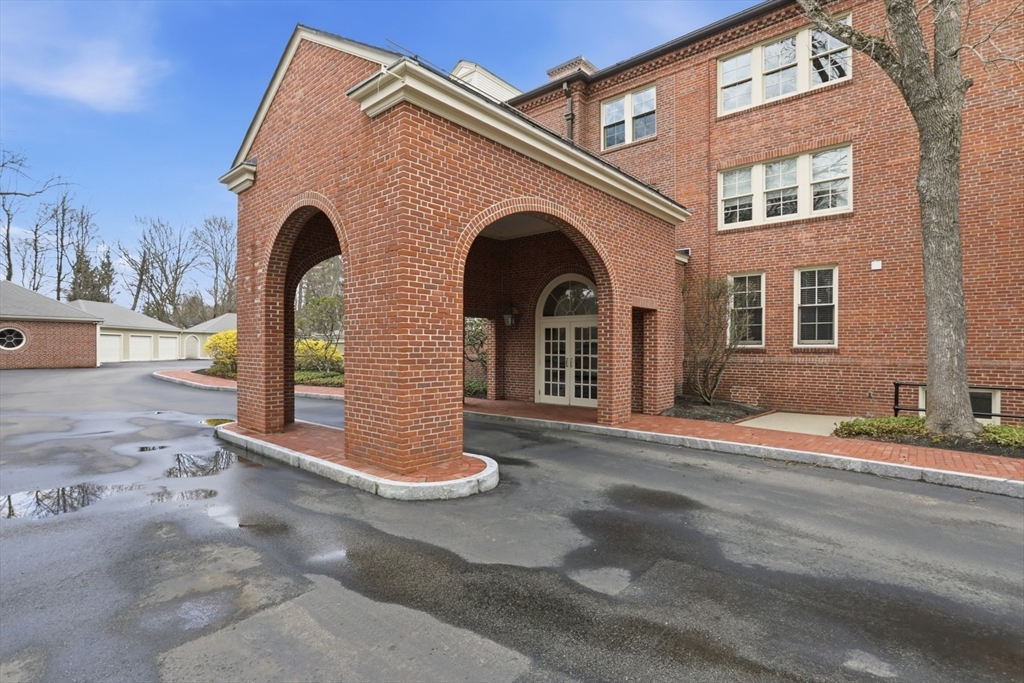 83 Church Street, Unit 15 Winchester, MA 01890 - Photo 32 of 34 a front view of a house