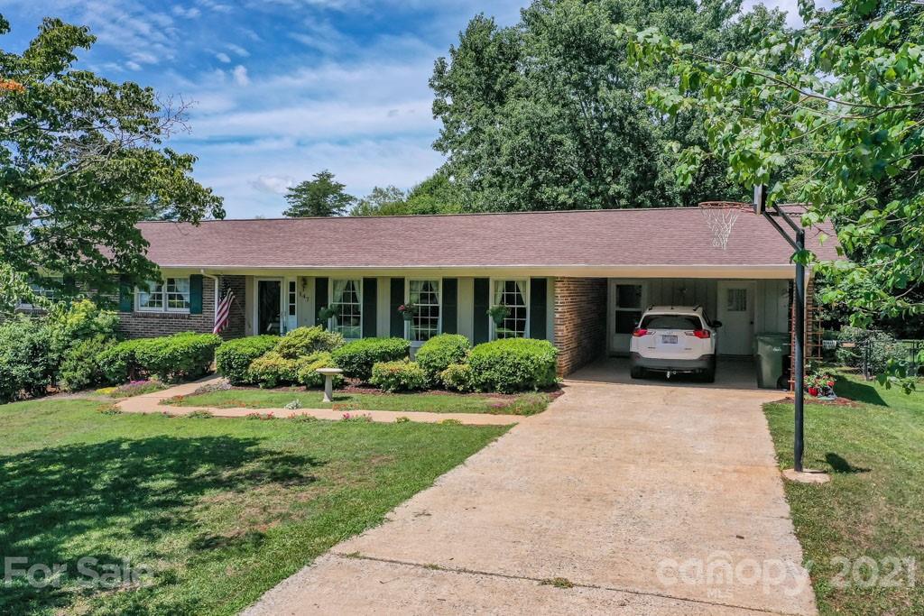 147 Ridgeland Drive Rutherfordton, NC 28139 - Photo 2 of 37 a front view of a house with a yard