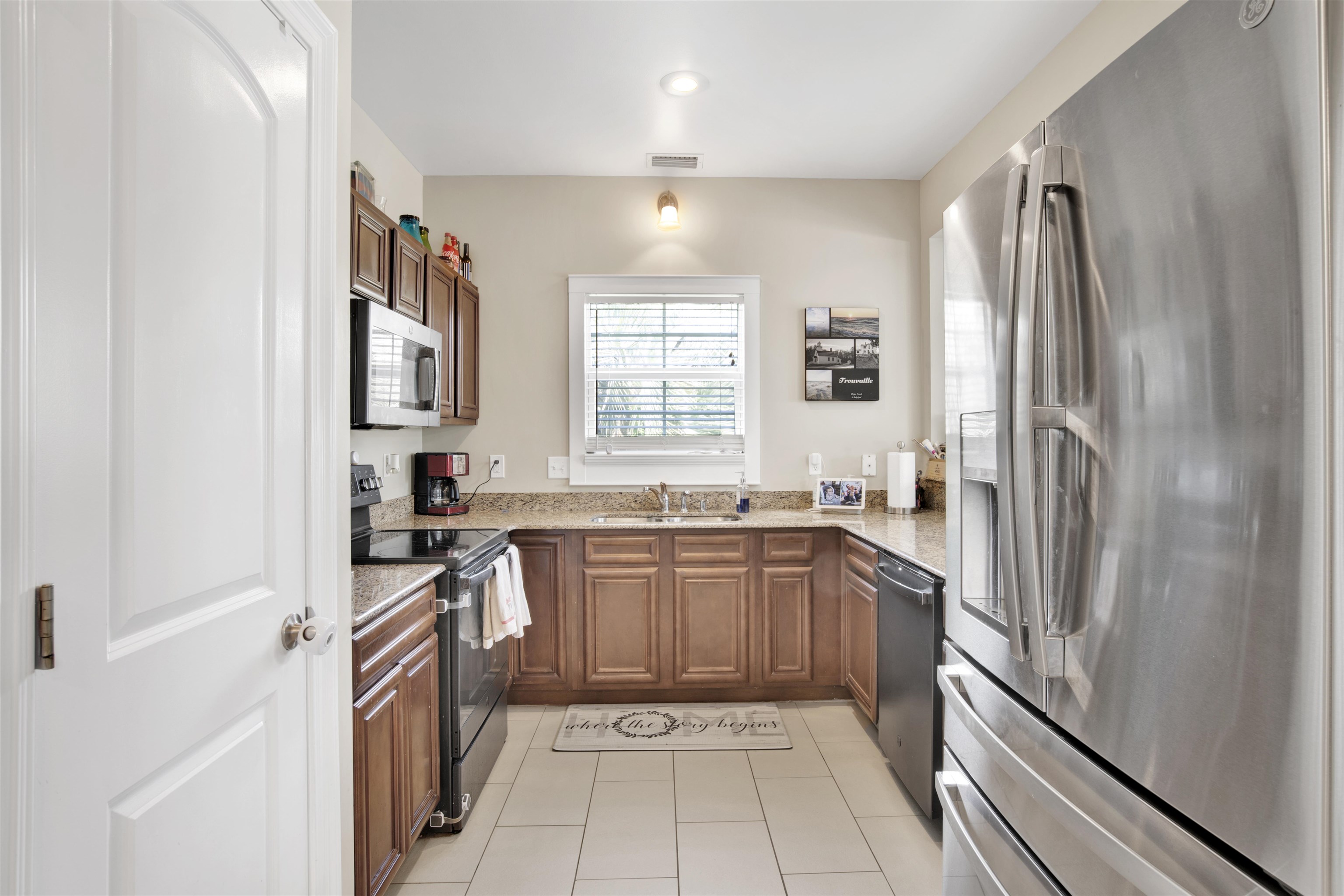 16820 Prado Loop Loxley, AL 36551 - Photo 7 of 19 Kitchen