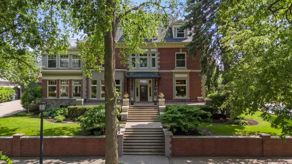 $2,995,000 | 1721 Mt Curve Avenue, Minneapolis, MN 55403