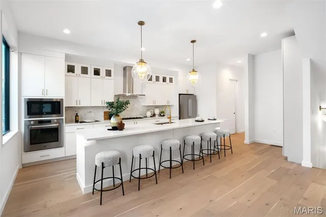 $995,000 | 215 North Sarah Street, Unit 8, St. Louis, MO 63108