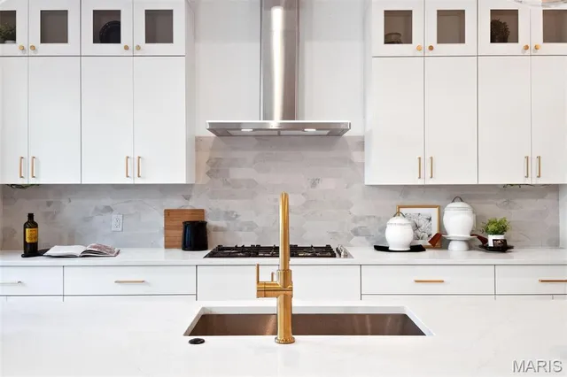 $995,000 | 215 North Sarah Street, Unit 8, St. Louis, MO 63108