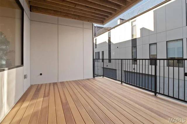 $995,000 | 215 North Sarah Street, Unit 8, St. Louis, MO 63108